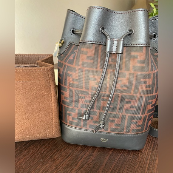 AUTHENTIC FENDI MON TRESOR BROWN BUCKET BAG IN ZUCCA MESH RETAIL 2,490$ - Picture 17 of 17